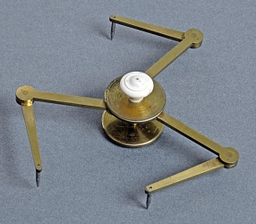 image of Triangular Compass